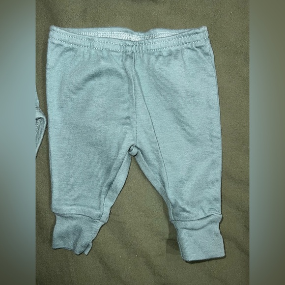 ‼️NWOT: Carter’s Matching Dino Set - NB - Picture 3 of 5